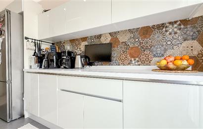 C21 BAL'DAN BALTOK SİTESİ'NDE GENİŞ VE KULLANIŞLI 2+1 DAİRE