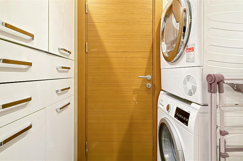 C21 BAL'DAN BALTOK SİTESİ'NDE GENİŞ VE KULLANIŞLI 2+1 DAİRE