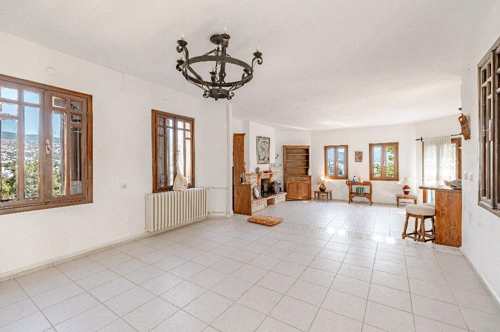 Bodrum Marina'ya Yakın Ahmet Köylü Sitesi'nde Satılık 6+2 Müstakil Villa