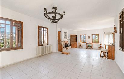 Bodrum Marina'ya Yakın Ahmet Köylü Sitesi'nde Satılık 6+2 Müstakil Villa