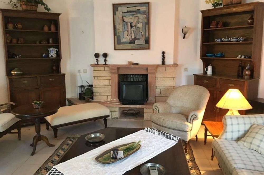 Bodrum Marina'ya Yakın Ahmet Köylü Sitesi'nde Satılık 6+2 Müstakil Villa