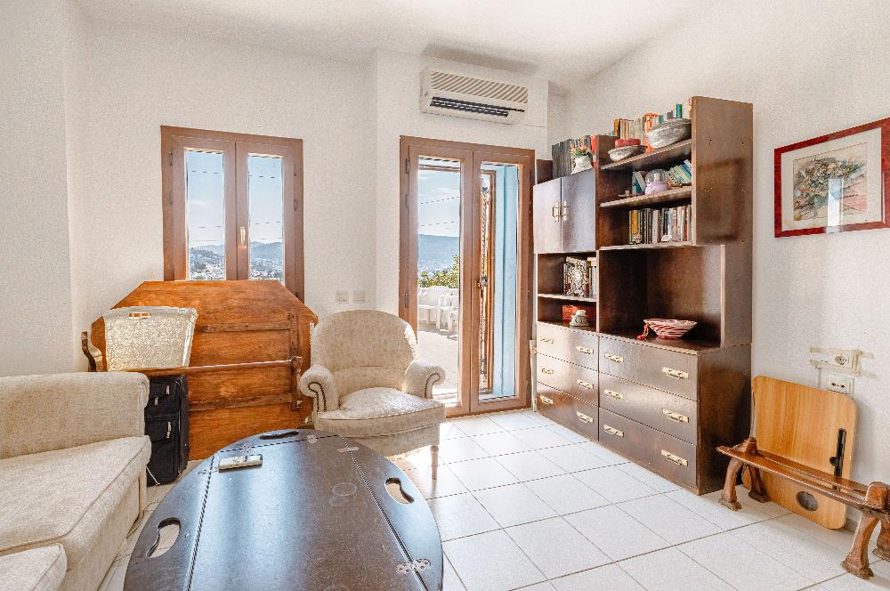 Bodrum Marina'ya Yakın Ahmet Köylü Sitesi'nde Satılık 6+2 Müstakil Villa