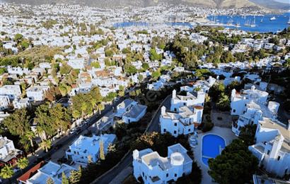Bodrum Marina'ya Yakın Ahmet Köylü Sitesi'nde Satılık 6+2 Müstakil Villa