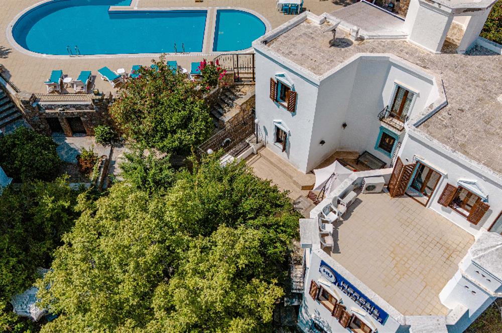 Bodrum Marina'ya Yakın Ahmet Köylü Sitesi'nde Satılık 6+2 Müstakil Villa