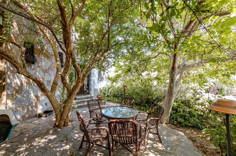 Bodrum Marina'ya Yakın Ahmet Köylü Sitesi'nde Satılık 6+2 Müstakil Villa