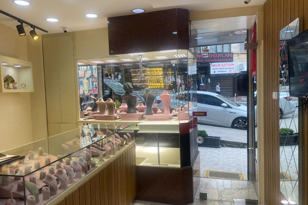 KARTAL MERKEZ ÜSKÜDAR CADDESİ' NDE KİRALIK DÜKKAN