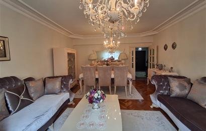 KONUMUYLA AYRICALIKLI,DONANIMIYLA EKSKSİZ 3+1 GENİŞ AİLE DAİRESİ