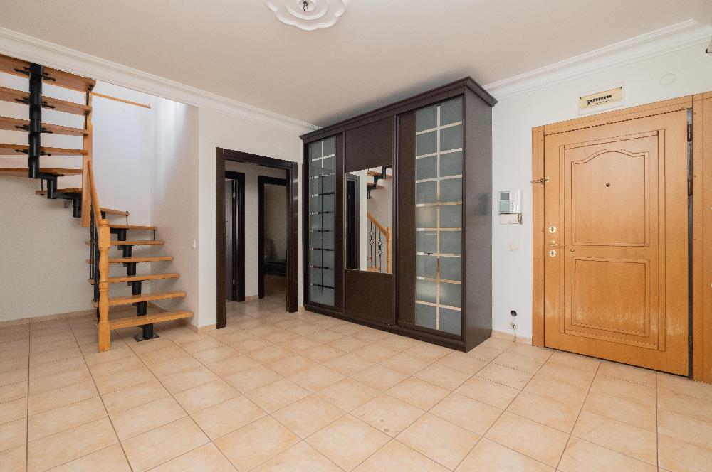 İDAALTEPE'DE GENİŞ FERAH GÜVENLİ SAHİLE YAKIN 5+1 DUBLEKS