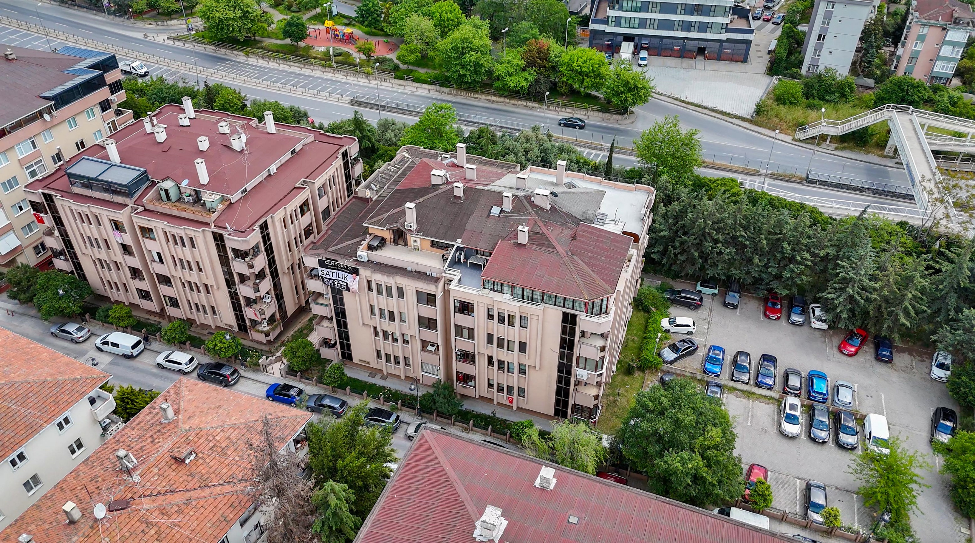 İDAALTEPE'DE GENİŞ FERAH GÜVENLİ SAHİLE YAKIN 5+1 DUBLEKS