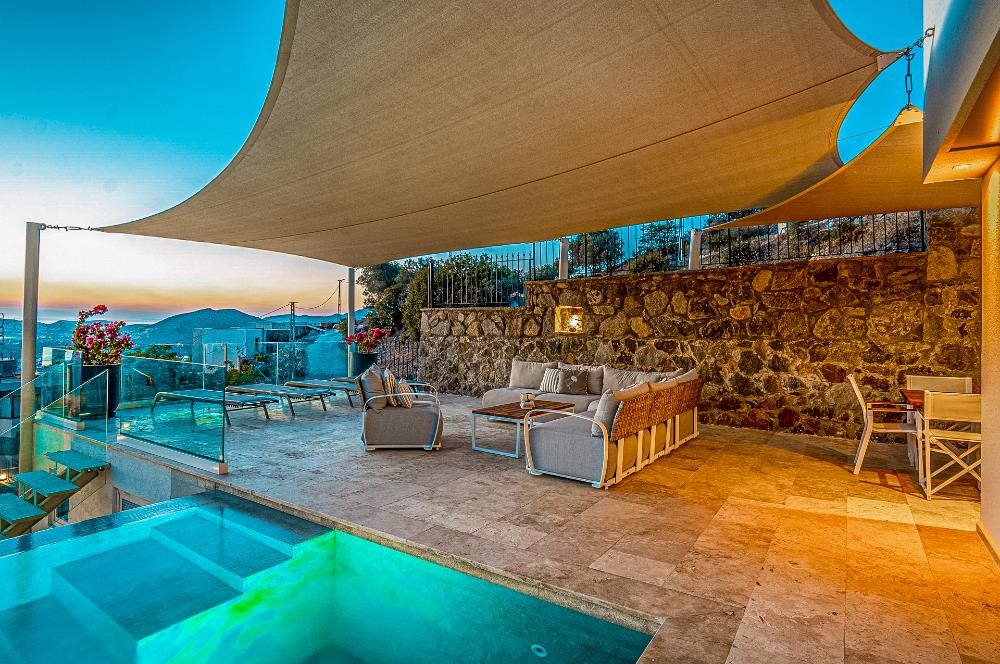 Bodrum Turgutreis’te Eşsiz Deniz ve Marina Manzaralı Lüks Villa