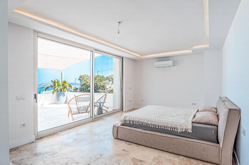 Bodrum Turgutreis’te Eşsiz Deniz ve Marina Manzaralı Lüks Villa