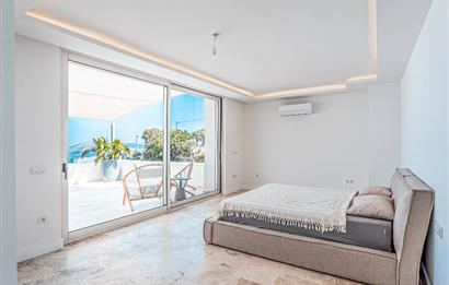 Bodrum Turgutreis’te Eşsiz Deniz ve Marina Manzaralı Lüks Villa