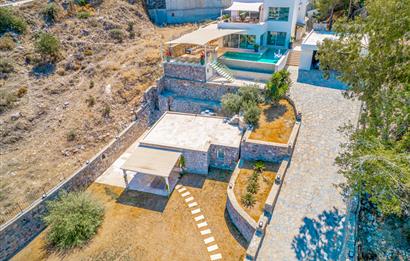 Bodrum Turgutreis’te Eşsiz Deniz ve Marina Manzaralı Lüks Villa