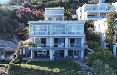 Bodrum Türkbükü Hebilkoy’da Prestijli Olivehill Sitesinde Eşsiz Deniz Manzaralı Satılık Dubleks