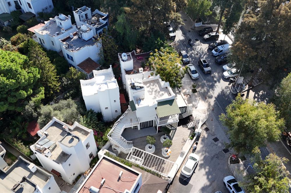 Bodrum Eskiçeşme Cafer Paşa Caddesi Üzerinde Köşe Konum Kurumsal Kiracılı Dubleks İşyeri