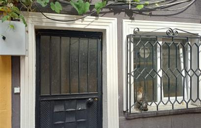 C21 Cius; Şehrin Merkezinde Sahile 100 m. Satılık 3 Katlı Daire