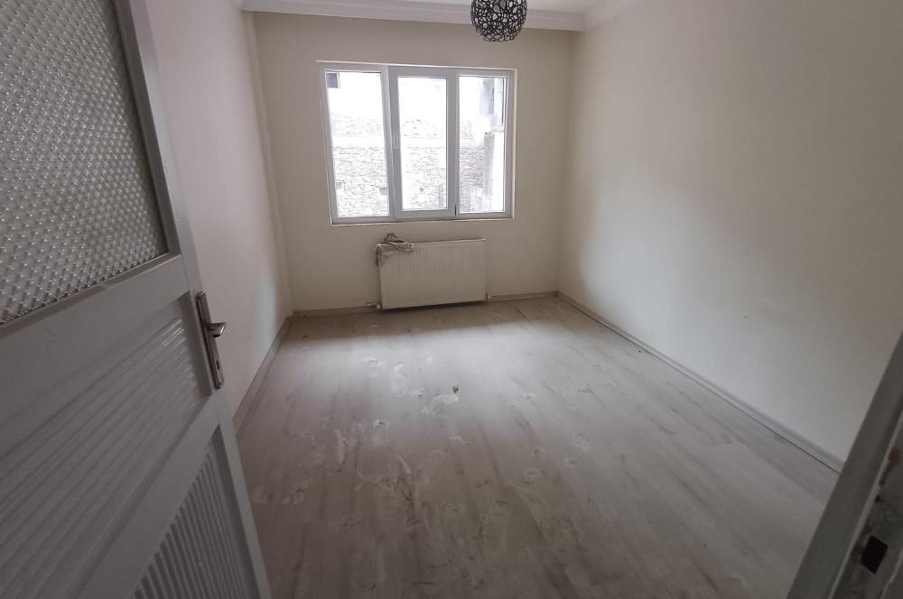 C21 Cius; Şehrin Merkezinde Sahile 100 m. Satılık 3 Katlı Daire