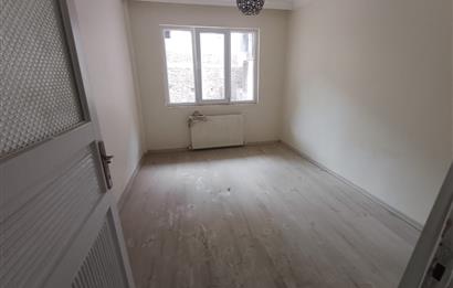 C21 Cius; Şehrin Merkezinde Sahile 100 m. Satılık 3 Katlı Daire