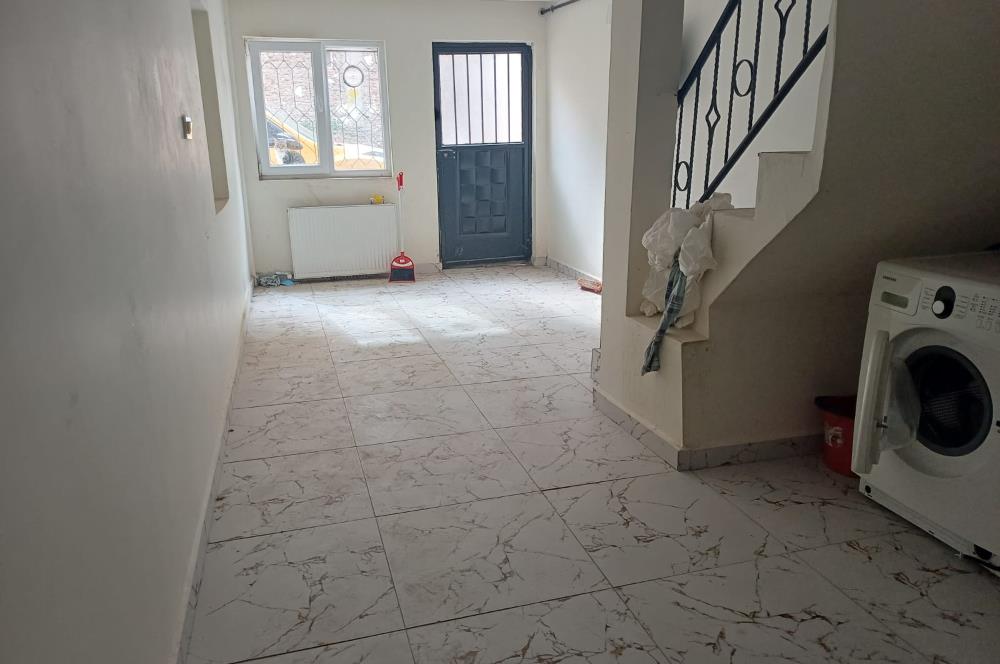 C21 Cius; Şehrin Merkezinde Sahile 100 m. Satılık 3 Katlı Daire