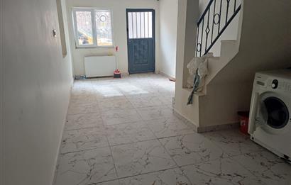 C21 Cius; Şehrin Merkezinde Sahile 100 m. Satılık 3 Katlı Daire