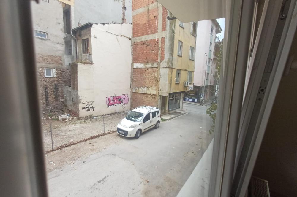 C21 Cius; Şehrin Merkezinde Sahile 100 m. Satılık 3 Katlı Daire