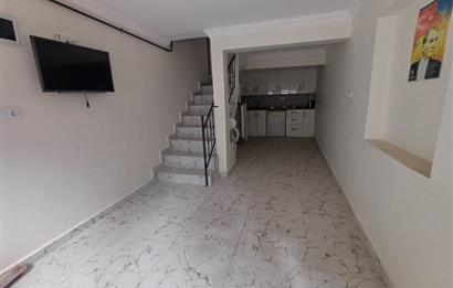 C21 Cius; Şehrin Merkezinde Sahile 100 m. Satılık 3 Katlı Daire