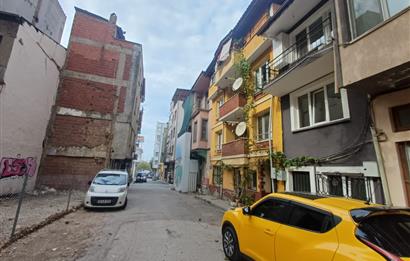 C21 Cius; Şehrin Merkezinde Sahile 100 m. Satılık 3 Katlı Daire