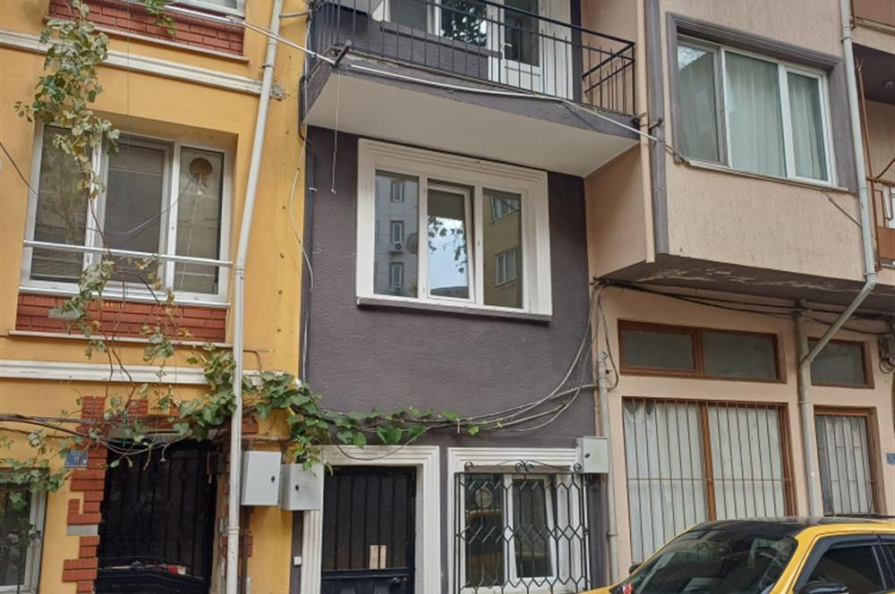 C21 Cius; Şehrin Merkezinde Sahile 100 m. Satılık 3 Katlı Daire