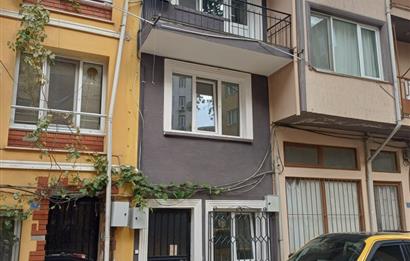 C21 Cius; Şehrin Merkezinde Sahile 100 m. Satılık 3 Katlı Daire