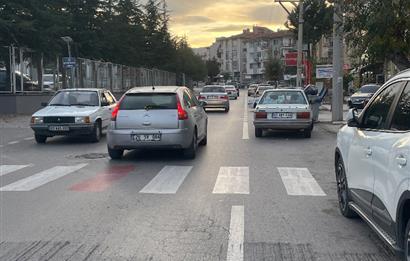 CENTURY21'DEN CEZAEVİNİN KARŞISINDA OFİSE UYGUN DAİRE!