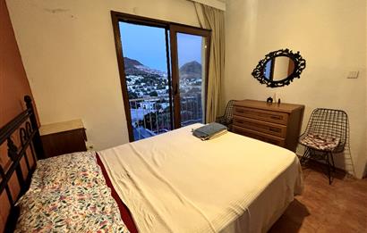BODRUM AKYARLAR'DA DENİZ MANZARALI EŞYALI KİRALIK  DAİRE