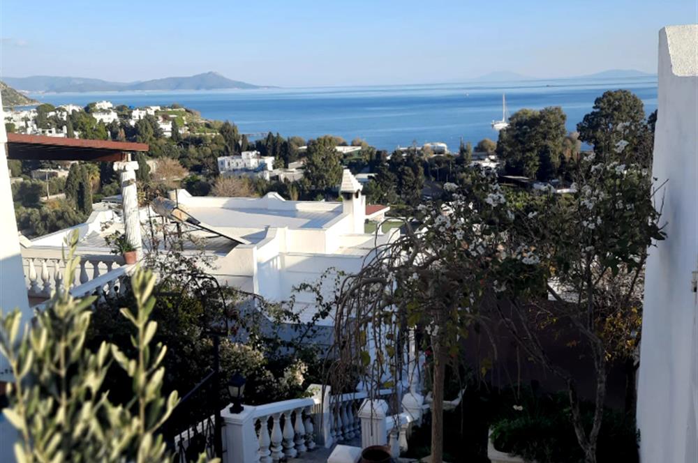 BODRUM AKYARLAR'DA DENİZ MANZARALI EŞYALI KİRALIK  DAİRE