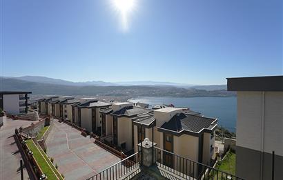 C21 Cius; Havuzlu Site İçerisinde Deniz Manzaralı Daireler