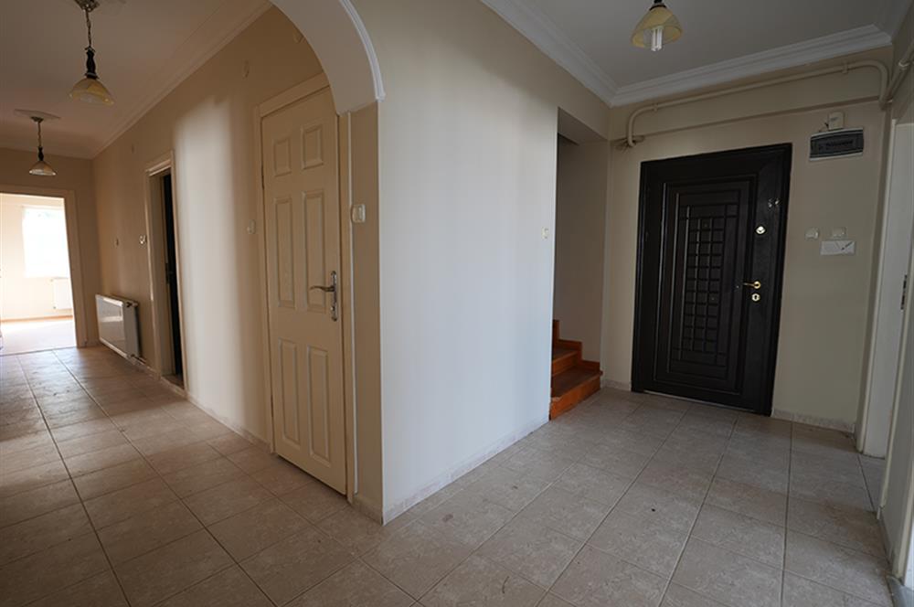 C21 Cius; Manastır'da Deniz Manzaralı 5+2 Dubleks Daire