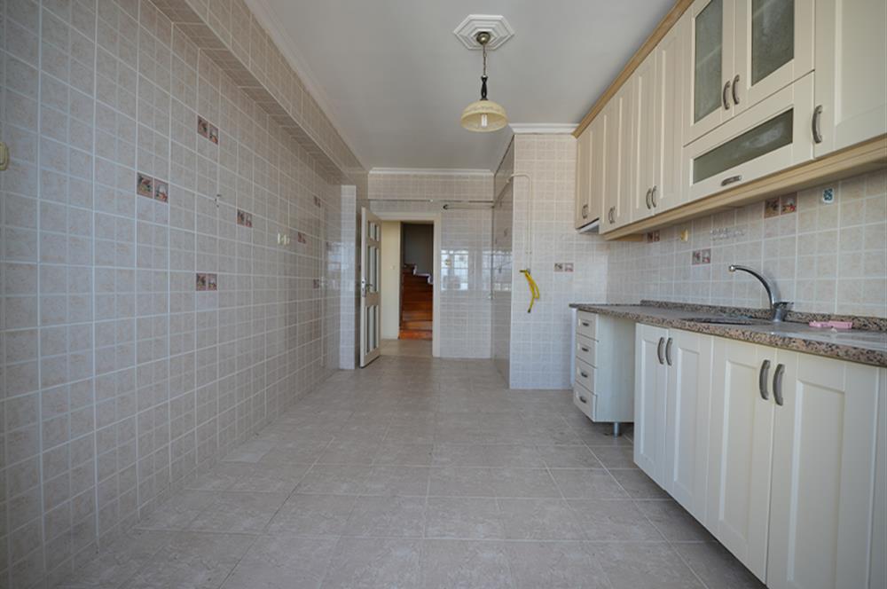 C21 Cius; Manastır'da Deniz Manzaralı 5+2 Dubleks Daire