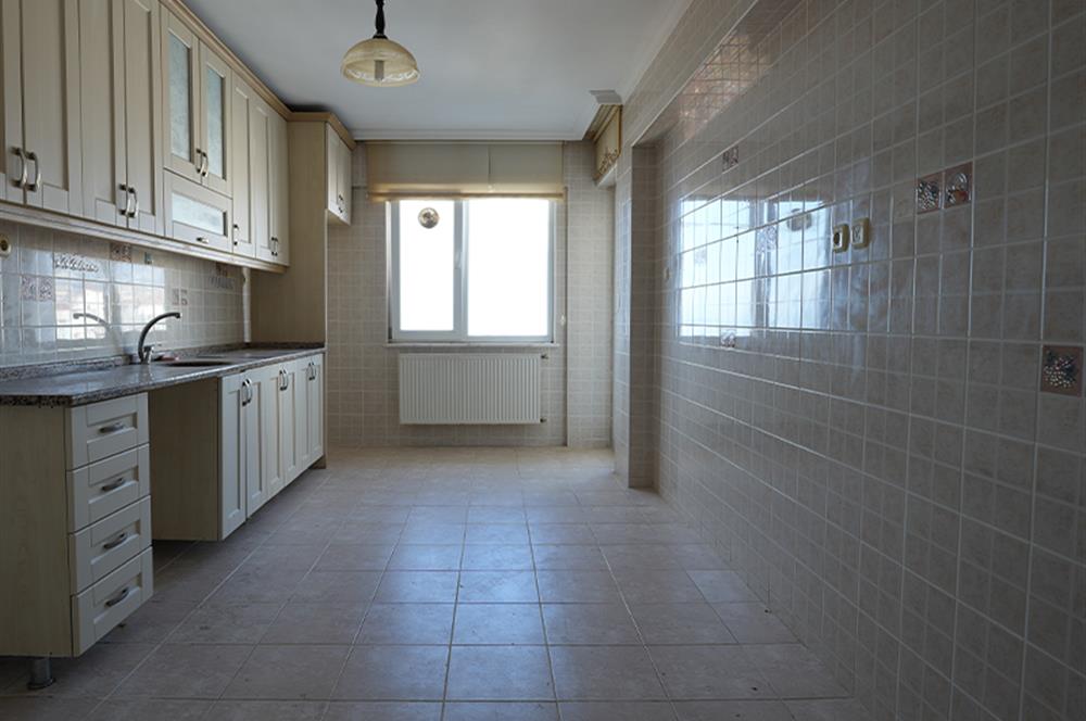 C21 Cius; Manastır'da Deniz Manzaralı 5+2 Dubleks Daire