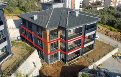 C21 Cius; Havuz ve Bahçeli Site İçerisinde Deniz Manzaralı Daire