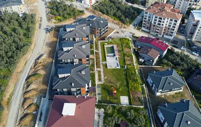 C21 Cius; Havuz ve Bahçeli Site İçerisinde Deniz Manzaralı Daire