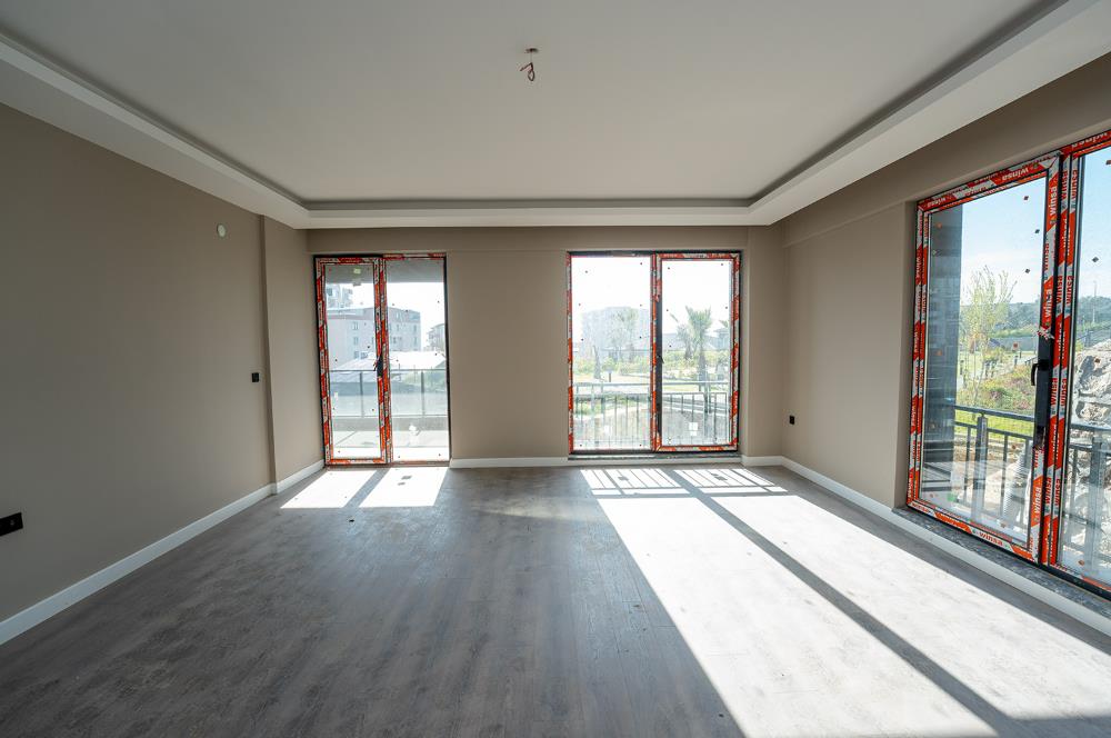 C21 Cius; Havuz ve Bahçeli Site İçerisinde Deniz Manzaralı Daire