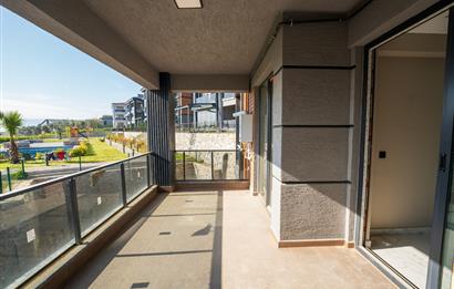 C21 Cius; Havuz ve Bahçeli Site İçerisinde Deniz Manzaralı Daire