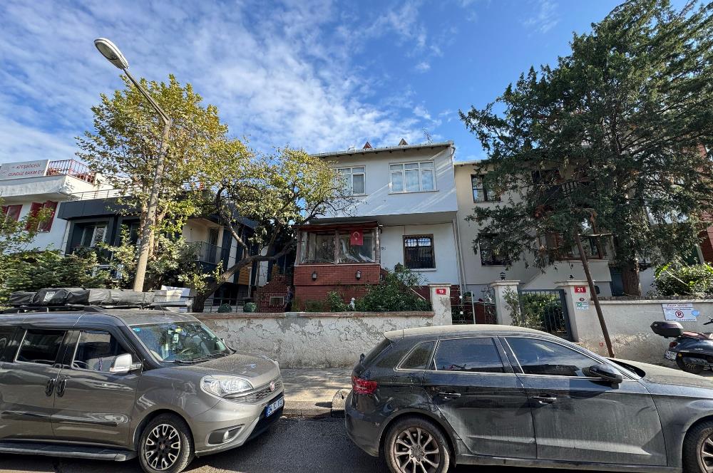 KOŞUYOLUNDA 261 M2 ARSA İÇİNDE BAHÇELİ MÜSTAKİL SATILIK EV