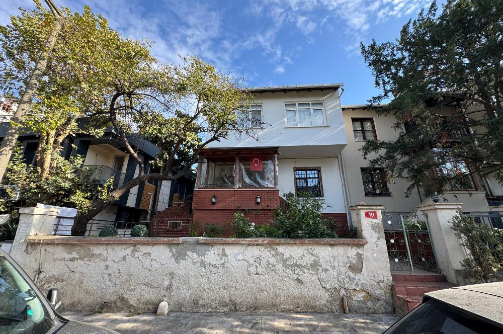 KOŞUYOLUNDA 261 M2 ARSA İÇİNDE BAHÇELİ MÜSTAKİL SATILIK EV