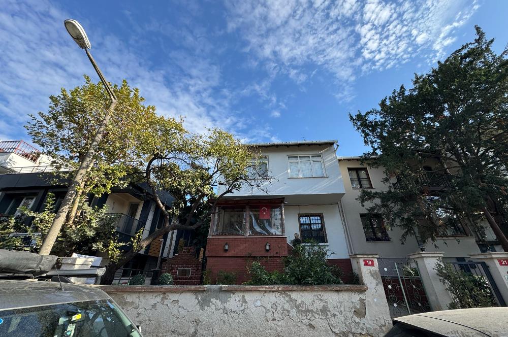 KOŞUYOLUNDA 261 M2 ARSA İÇİNDE BAHÇELİ MÜSTAKİL SATILIK EV