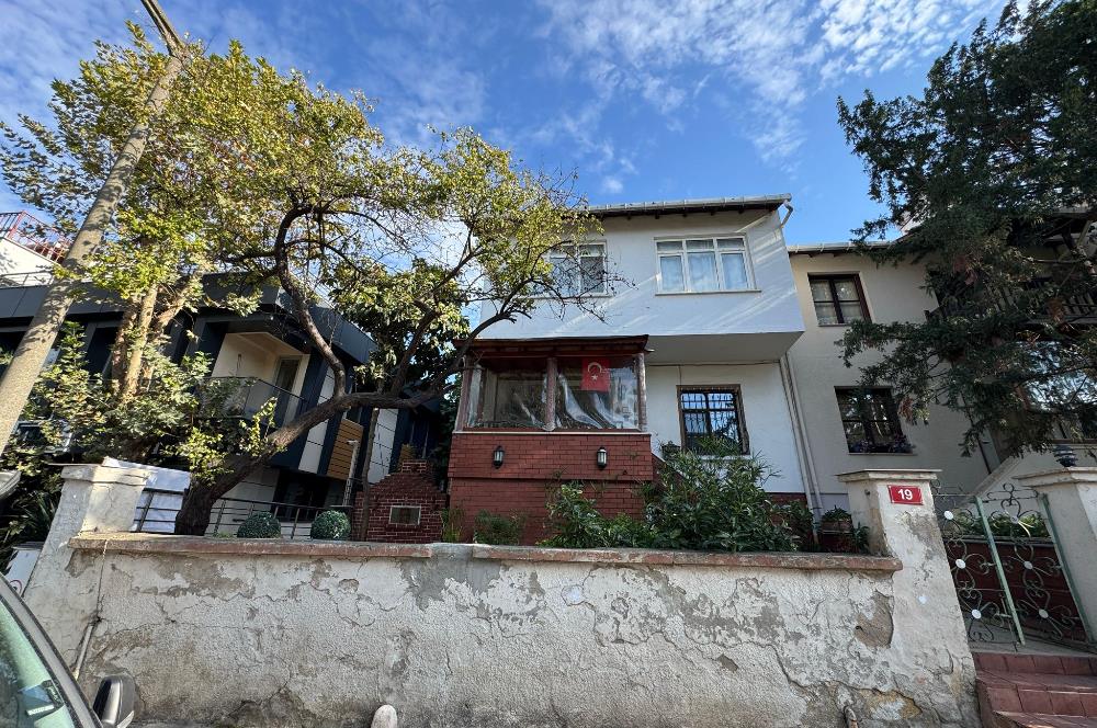 KOŞUYOLUNDA 261 M2 ARSA İÇİNDE BAHÇELİ MÜSTAKİL SATILIK EV