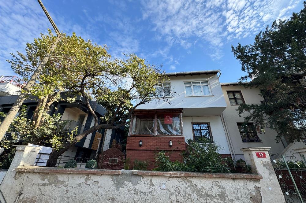 KOŞUYOLUNDA 261 M2 ARSA İÇİNDE BAHÇELİ MÜSTAKİL SATILIK EV