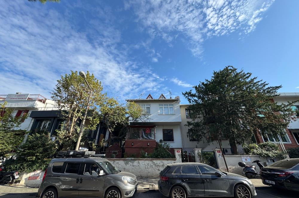 KOŞUYOLUNDA 261 M2 ARSA İÇİNDE BAHÇELİ MÜSTAKİL SATILIK EV