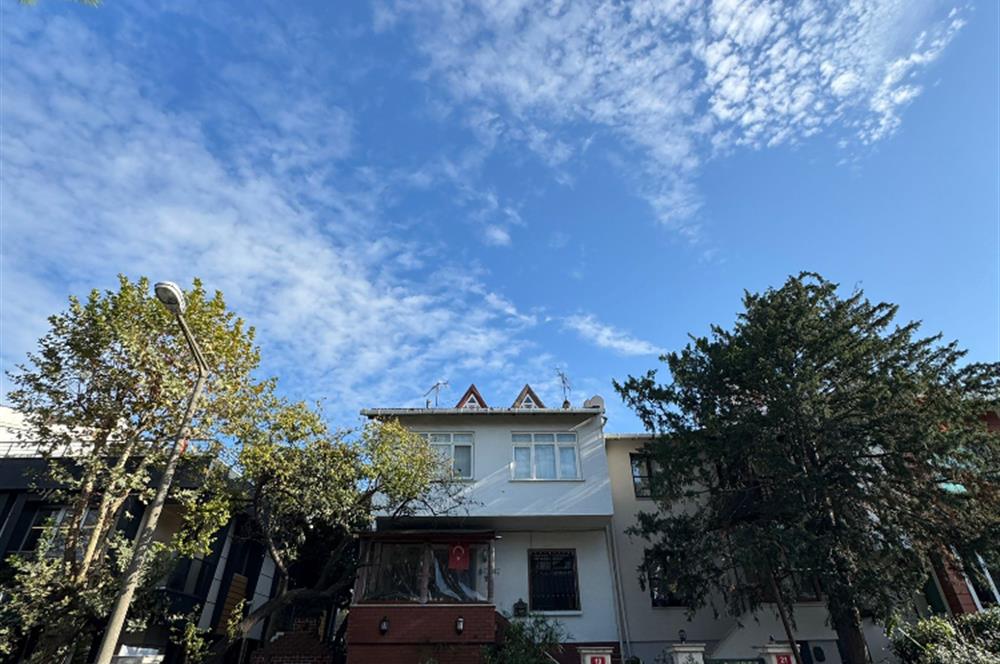 KOŞUYOLUNDA 261 M2 ARSA İÇİNDE BAHÇELİ MÜSTAKİL SATILIK EV