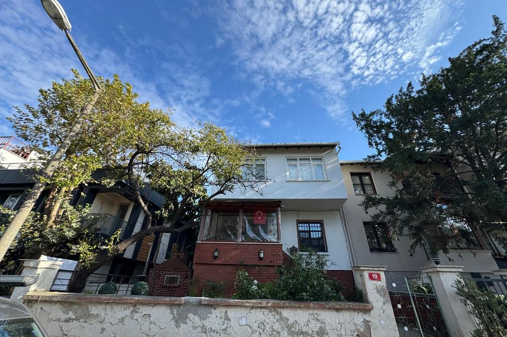 KOŞUYOLUNDA 261 M2 ARSA İÇİNDE BAHÇELİ MÜSTAKİL SATILIK EV