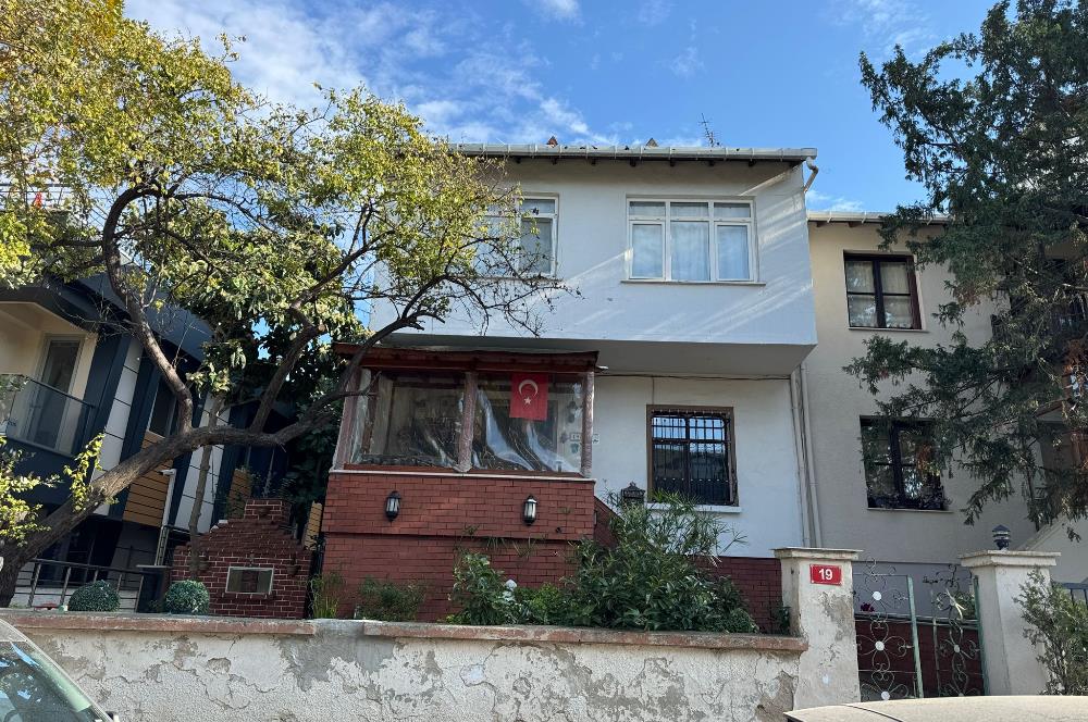 KOŞUYOLUNDA 261 M2 ARSA İÇİNDE BAHÇELİ MÜSTAKİL SATILIK EV