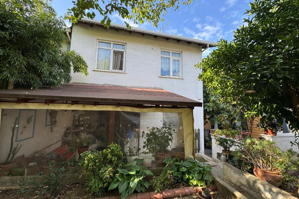 KOŞUYOLUNDA 261 M2 ARSA İÇİNDE BAHÇELİ MÜSTAKİL SATILIK EV